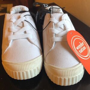 Wonder Nation slip on white canvas shoes size 12 Child